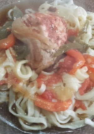 Una foto de Fideos caseros con estofado de pollo