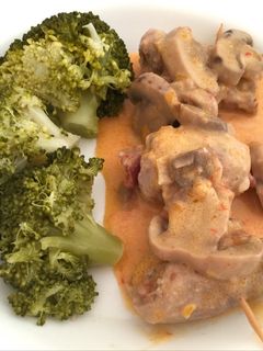 Una foto de Rollitos de solomillo en salsa con brócoli