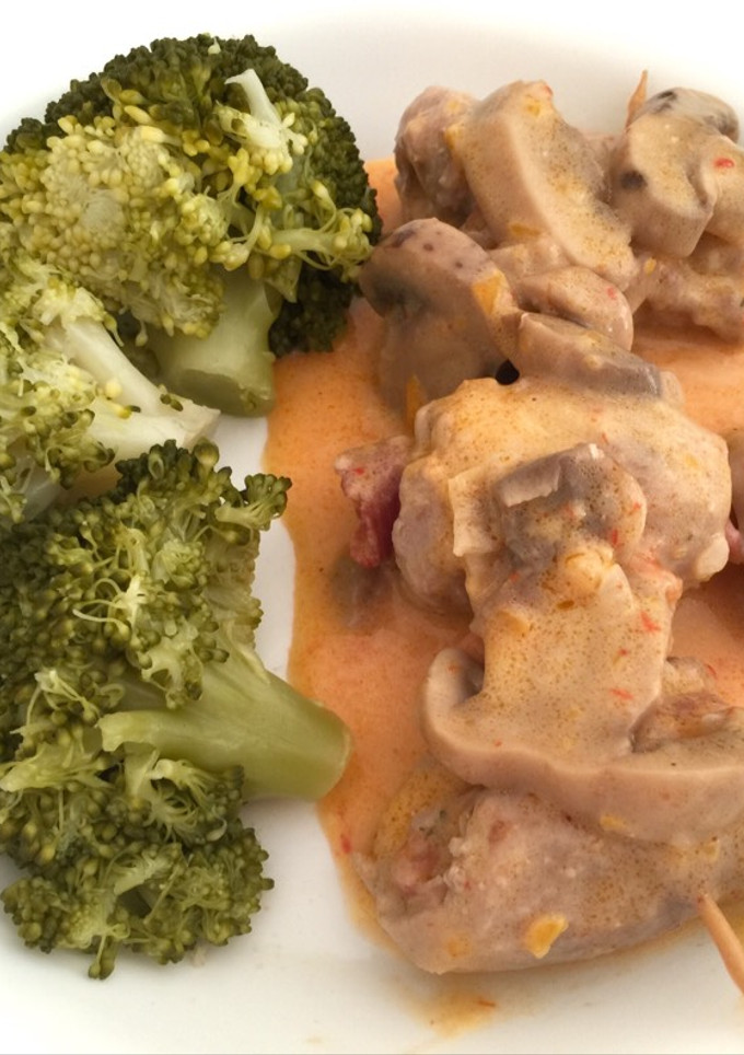 Una foto de Rollitos de solomillo en salsa con brócoli