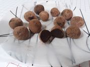 Una foto de trufas de chocolate
