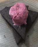 Brownie de algarroba con helado light