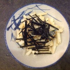 Chinese yam with vinegar and soy sauce A picture of Chinese yam with vinegar and soy sauce.