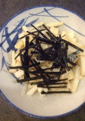 A picture of Chinese yam with vinegar and soy sauce.
