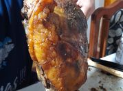 Una foto de pata de cordero horno