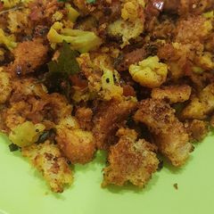 A picture of Mom's spicy and tangy bread masala upma.