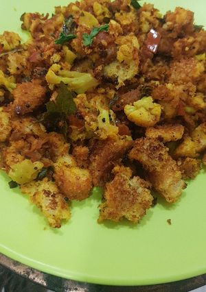 A picture of Mom's spicy and tangy bread masala upma.