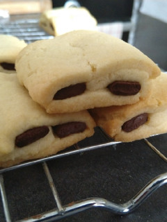 A picture of Sablé-Style Chocolate Croissant Cookies.