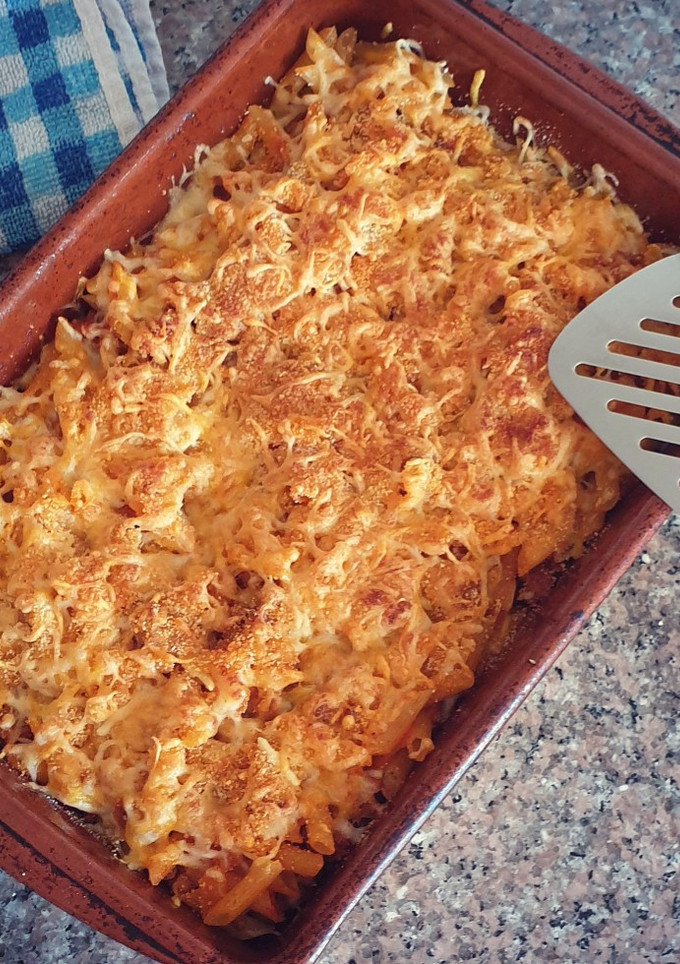 Una foto de Macarrones boloñesa gratinados