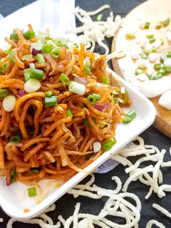 ચાઇનીઝ ભેળ (Chinese Bhel Recipe In Gujarati) રેસીપી મુખ્ય ફોટો