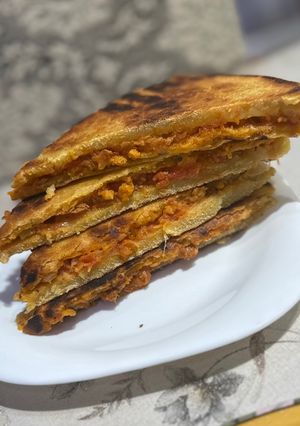 صورة لوصفة فطيرة محشية طماطم و بصل و تونة