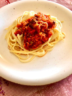 Una foto de Salsa de tomates nutritiva con champiñones y atún
