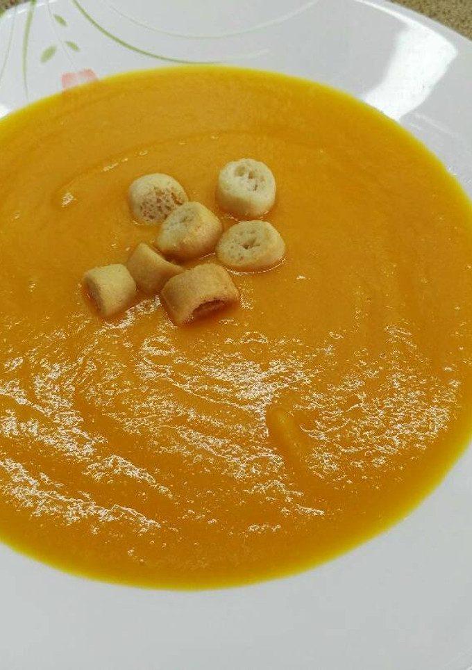 Una foto de Crema de calabaza y zanahorias