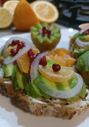 Une photo de 🌱 Tartine avocat mayonnaise clémentine