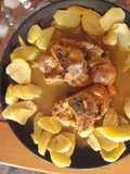 Codillo en salsa con patatitas