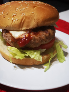Una foto de Hamburguesa casera de ternera y cordero