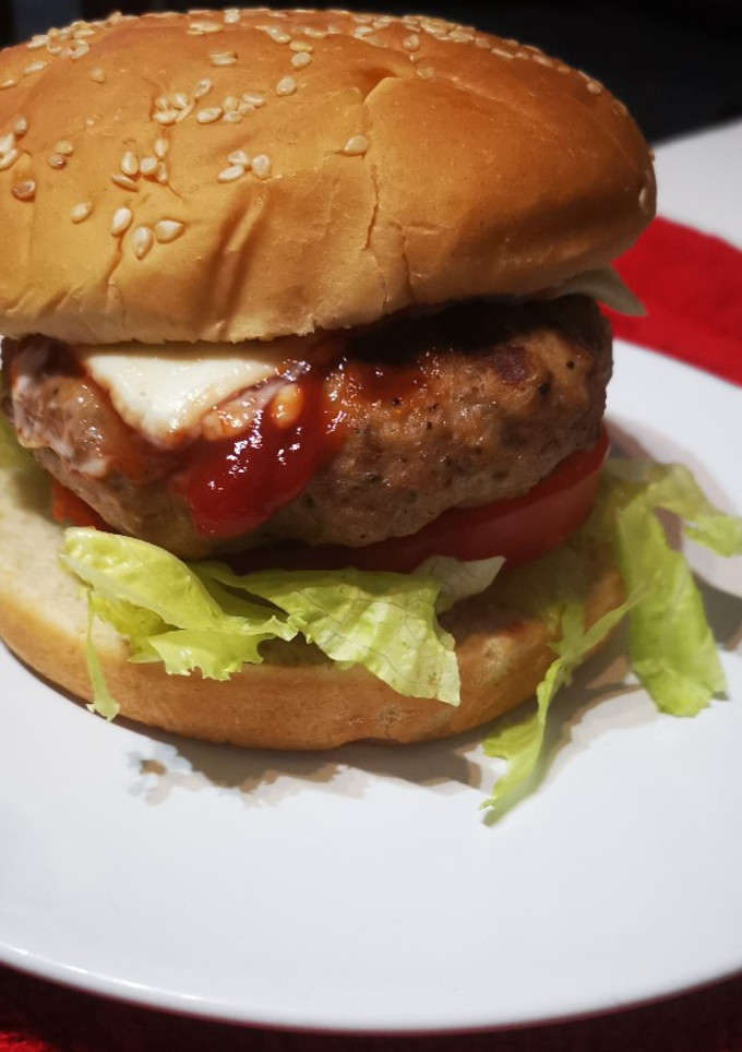 Una foto de Hamburguesa casera de ternera y cordero