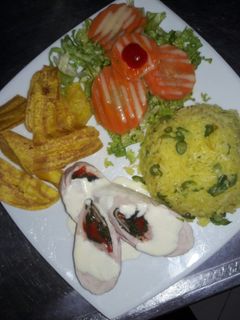 Una foto de Pechuga de pollo rellena