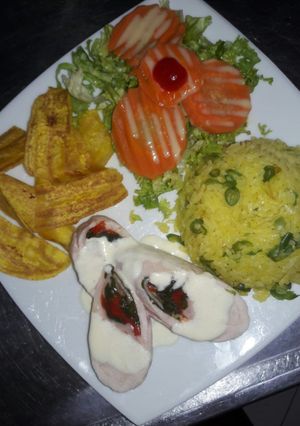 Una foto de Pechuga de pollo rellena