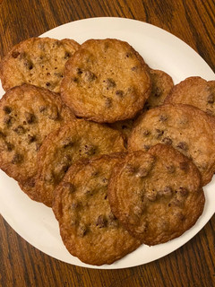 A picture of THIN & CRISPY CHOCOLATE CHIP COOKIES#mommasrecipes.
