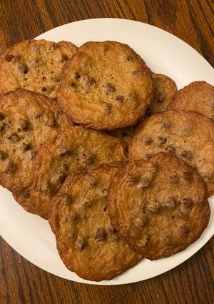 A picture of THIN & CRISPY CHOCOLATE CHIP COOKIES#mommasrecipes.