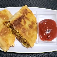 A picture of Seekh kabab paratha.