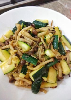 Foto resep Tumis Zukini dengan Jamur Shimeji