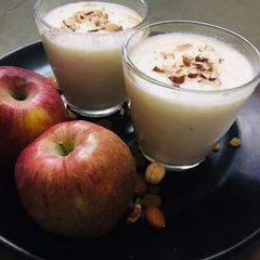 A picture of Apple smoothie.