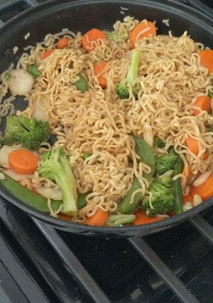 A picture of Soy sauce ramen stir fry.
