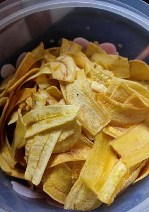 કાચા કેળાની વેફર (Raw Banana Wafer Recipe In Gujarati) રેસીપી મુખ્ય ફોટો