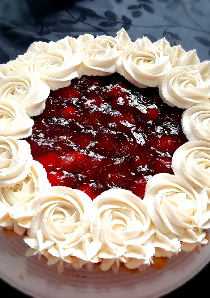 Una foto de Tarta de frutilla fresquita