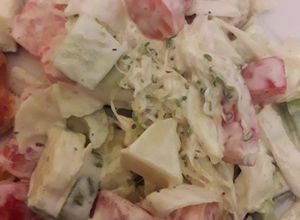 Una foto de Ensalada fresca cremosa