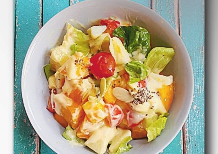 Fruit salad with yogurt dressing