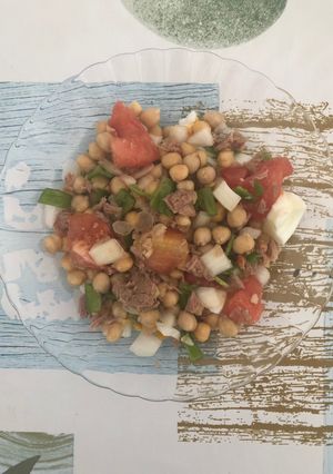 Una foto de Ensalada veraniega de garbanzos