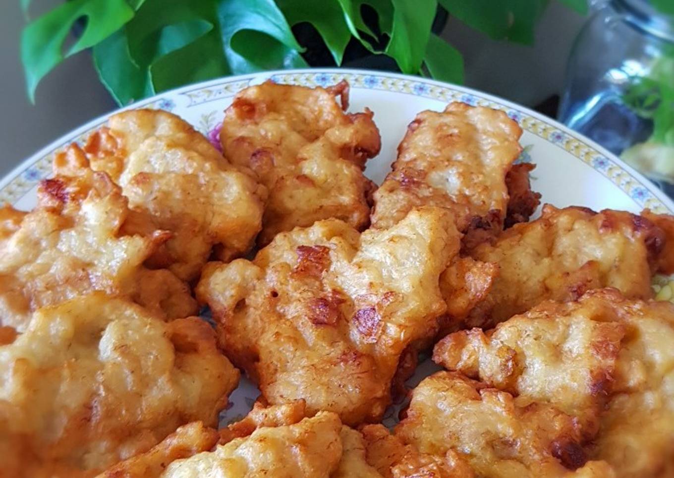 Pisang Goreng Kelapa Parut (Fried Banana With Coconut Shredded)