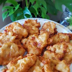 A picture of Pisang Goreng Kelapa Parut (Fried Banana With Coconut Shredded).