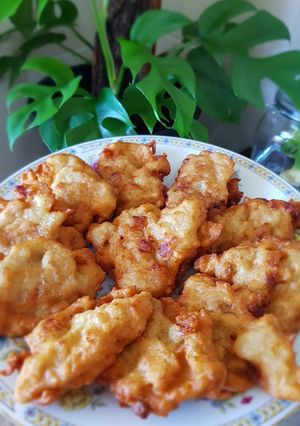 A picture of Pisang Goreng Kelapa Parut (Fried Banana With Coconut Shredded).