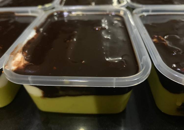 Cara Gampang Menyiapkan Brownies alpukat dessert box tanpa oven yang Enak