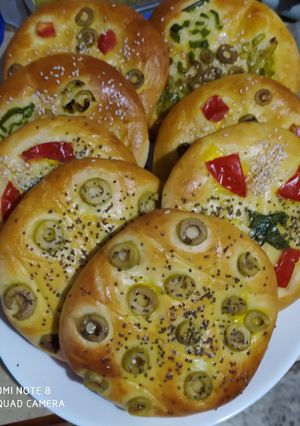 صورة لوصفة خبز بالزيتون والخضر