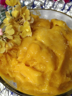 A picture of Mango Ice cream.
