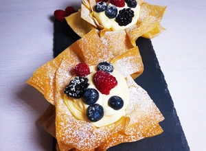 Foto di Cestini di pasta fillo con crema al mascarpone e frutti di bosco