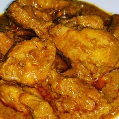 A picture of Kaju murgh masala.