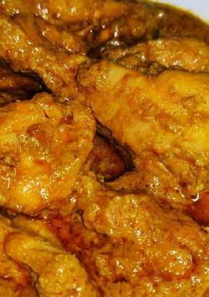 A picture of Kaju murgh masala.