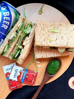 वेजिटेबल सैंडविच (vegetable sandwich recipe in Hindi) रेसिपी मुख्य फोटो