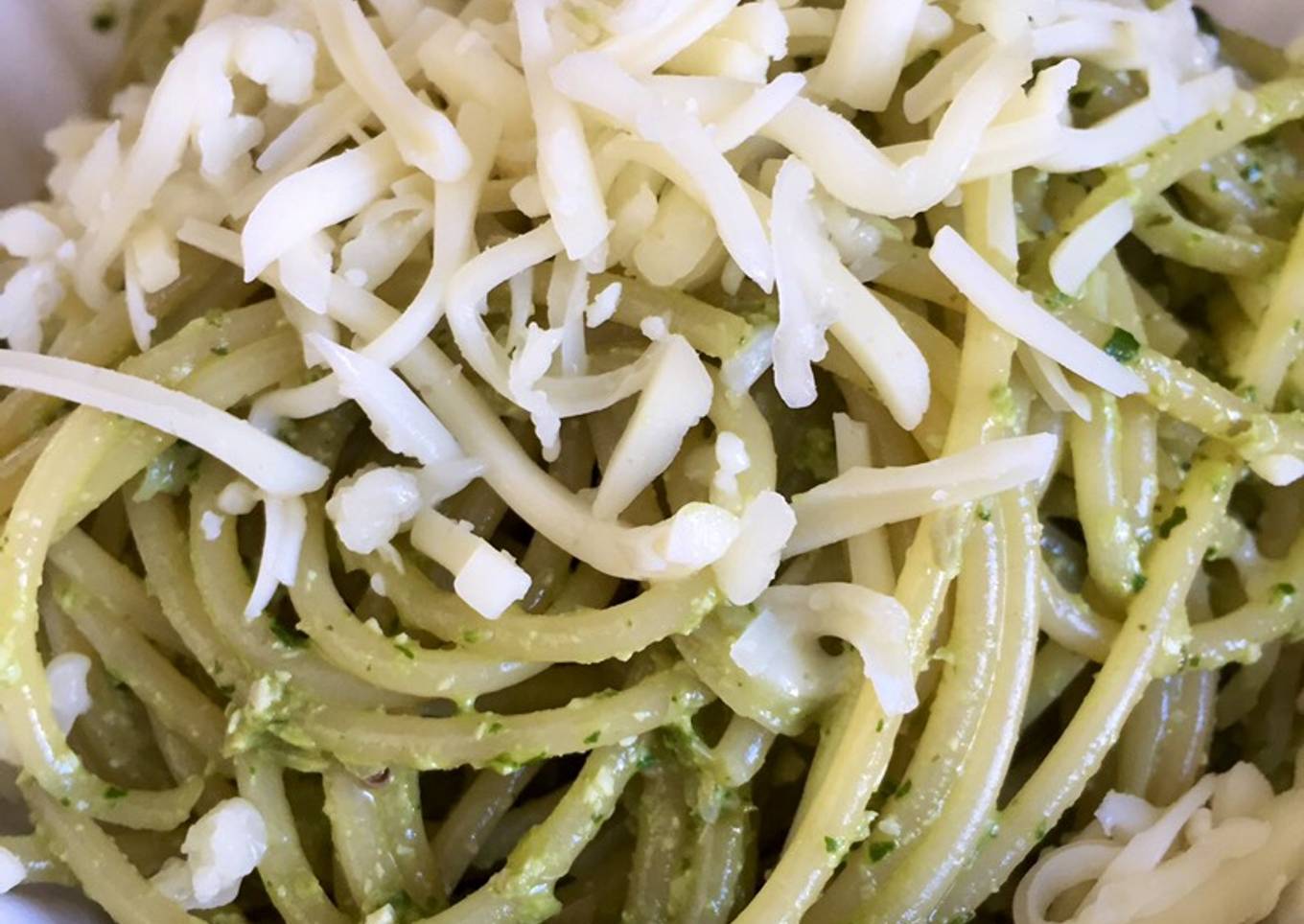 Espaguetis con pesto
