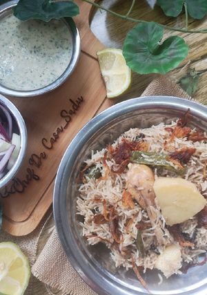 A picture of White Chicken pulao.