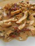Pechuga con salsa de tomate deshidratado