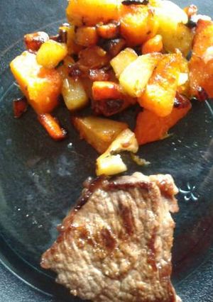 Una foto de Bife de lomo con un salteado de hortalizas