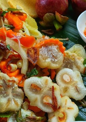 Hình của món GỎI GÀ - MĂNG CỤT.