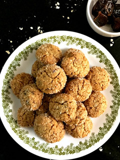A picture of Healthy Oatmeal Date Cookies.