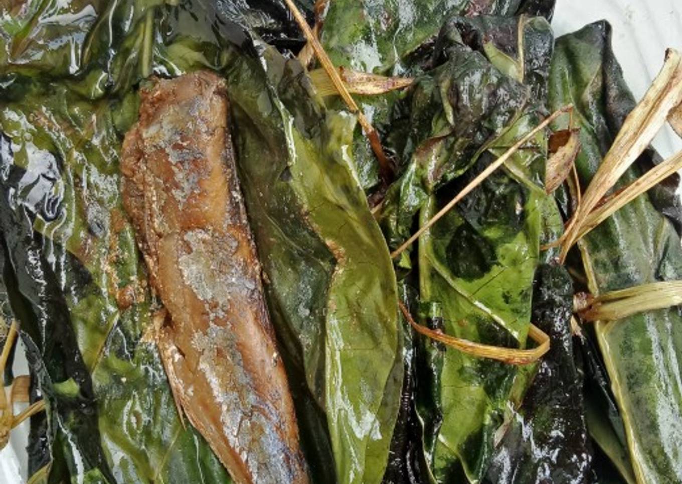 Ikan Peda Bungkus Daun Mengkudu